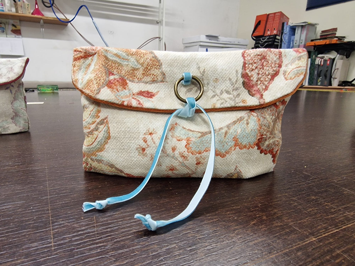 Pochette Artigianali in Tessuto Celeste