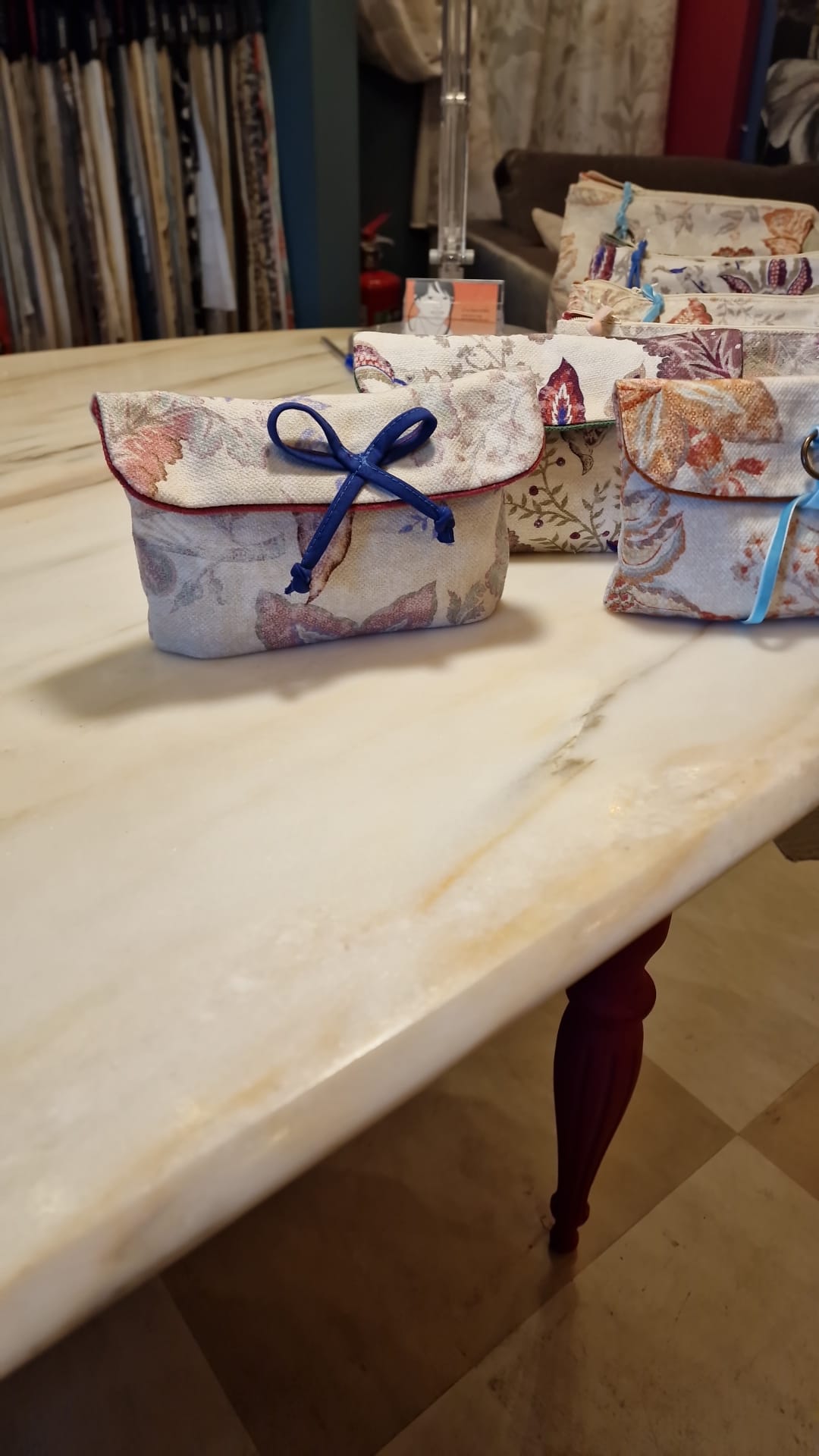 Pochette Artigianali in Tessuto Celeste