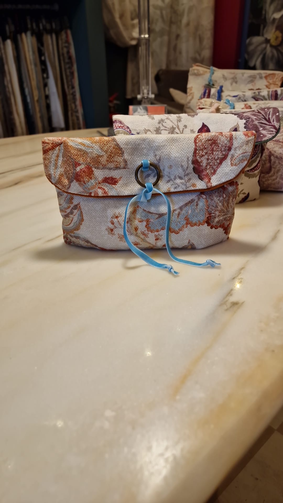 Pochette Artigianali in Tessuto Celeste