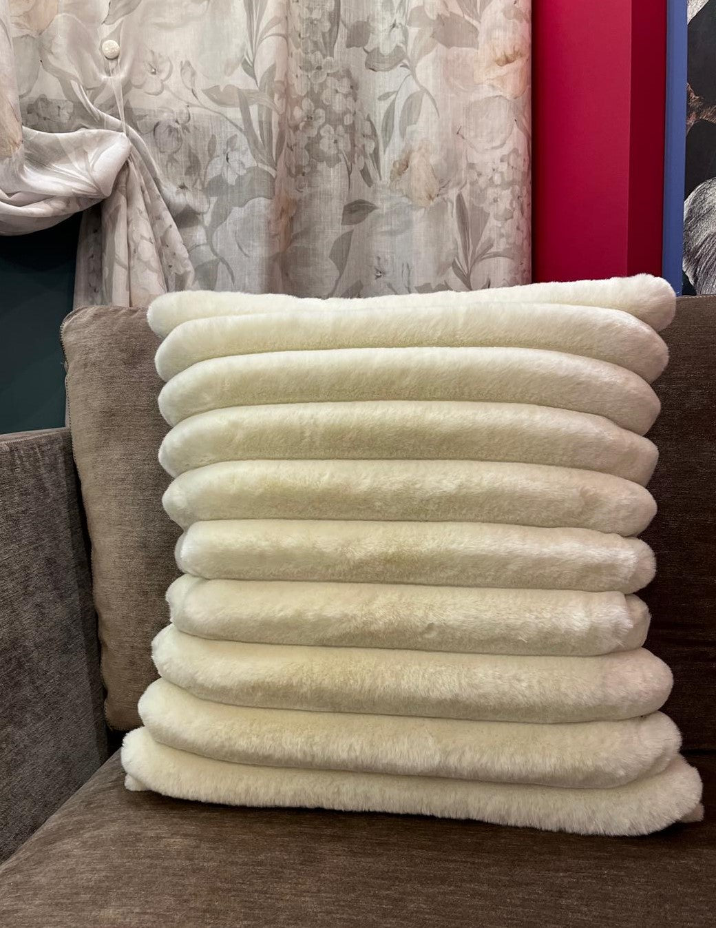 CUSCINO ARTIGIANALE con pieghe decorative 50 x 50 cm