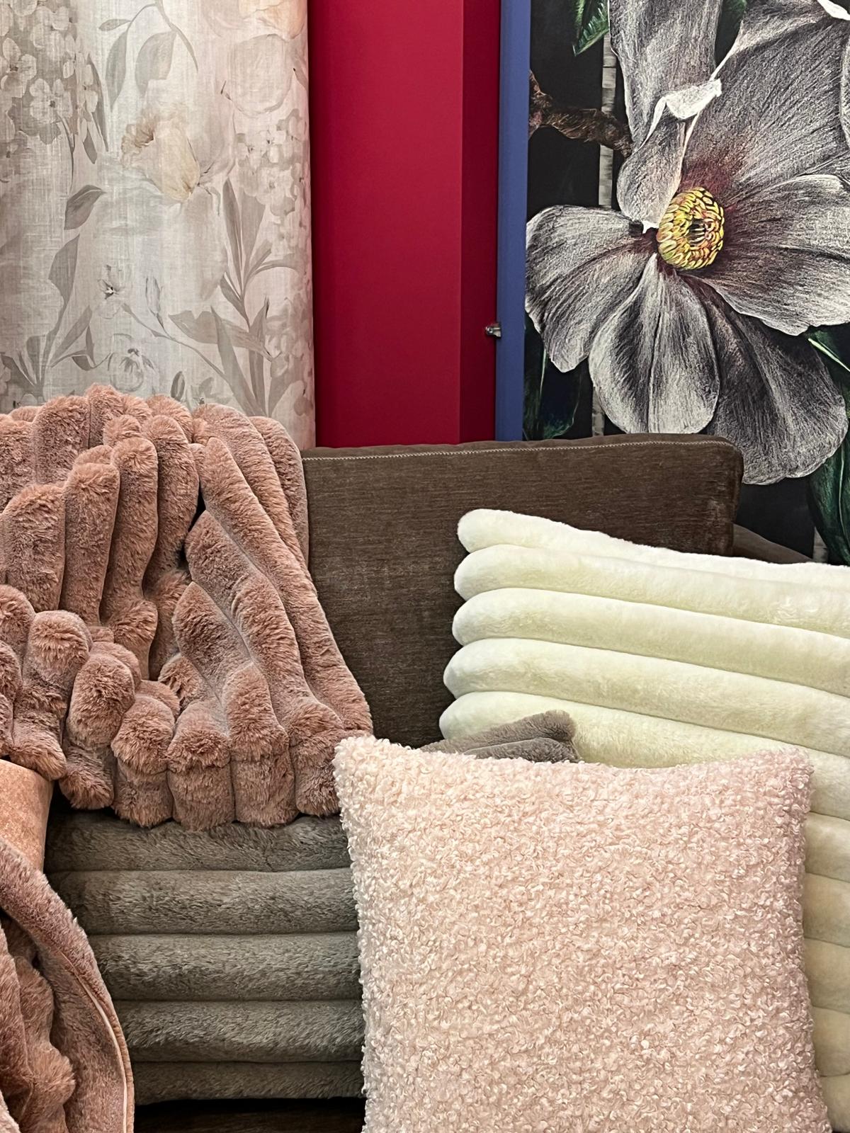 CUSCINO ARTIGIANALE tessuto effetto teddy 40 x 40 cm