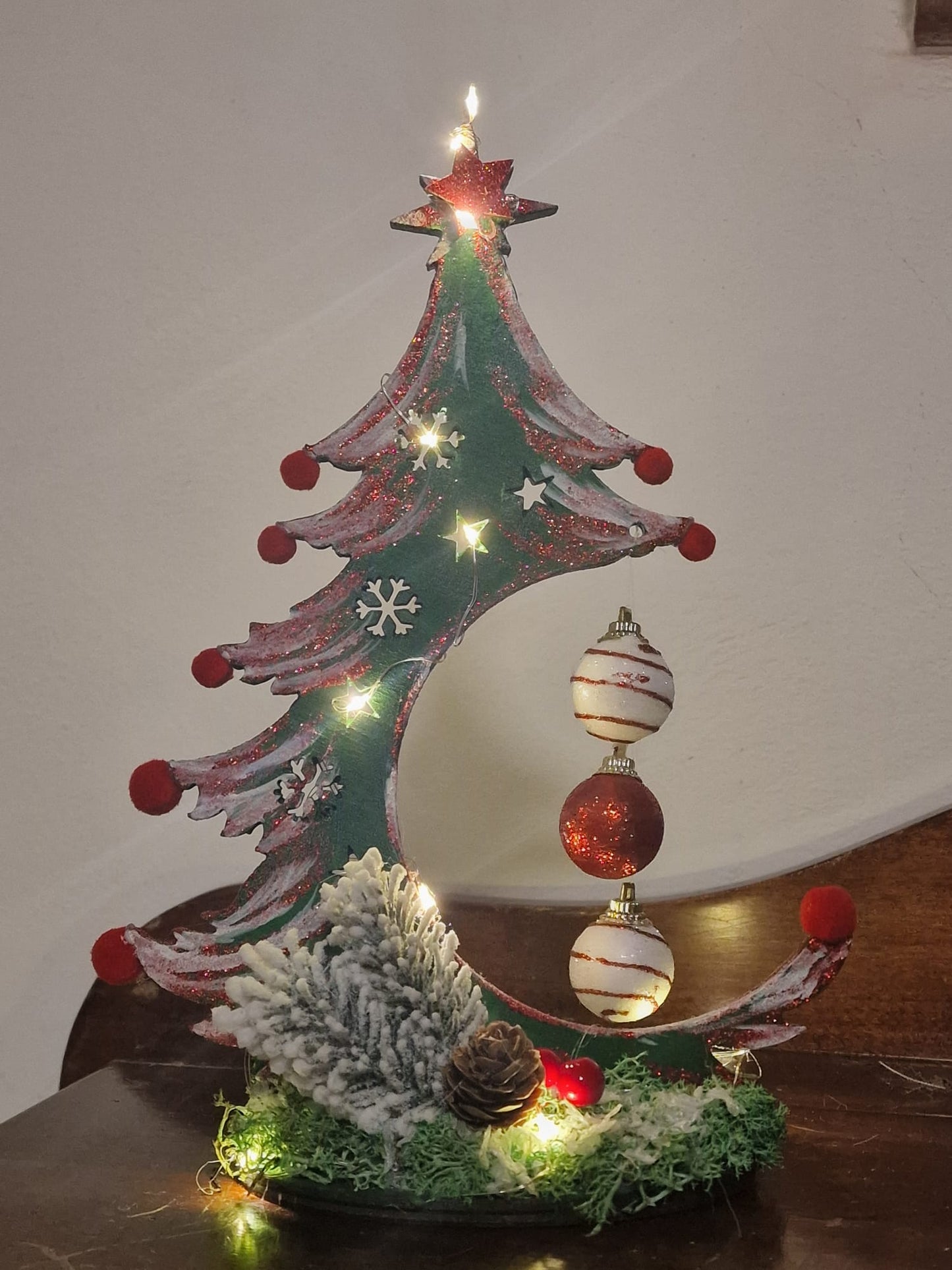 Albero con Palline Pendenti