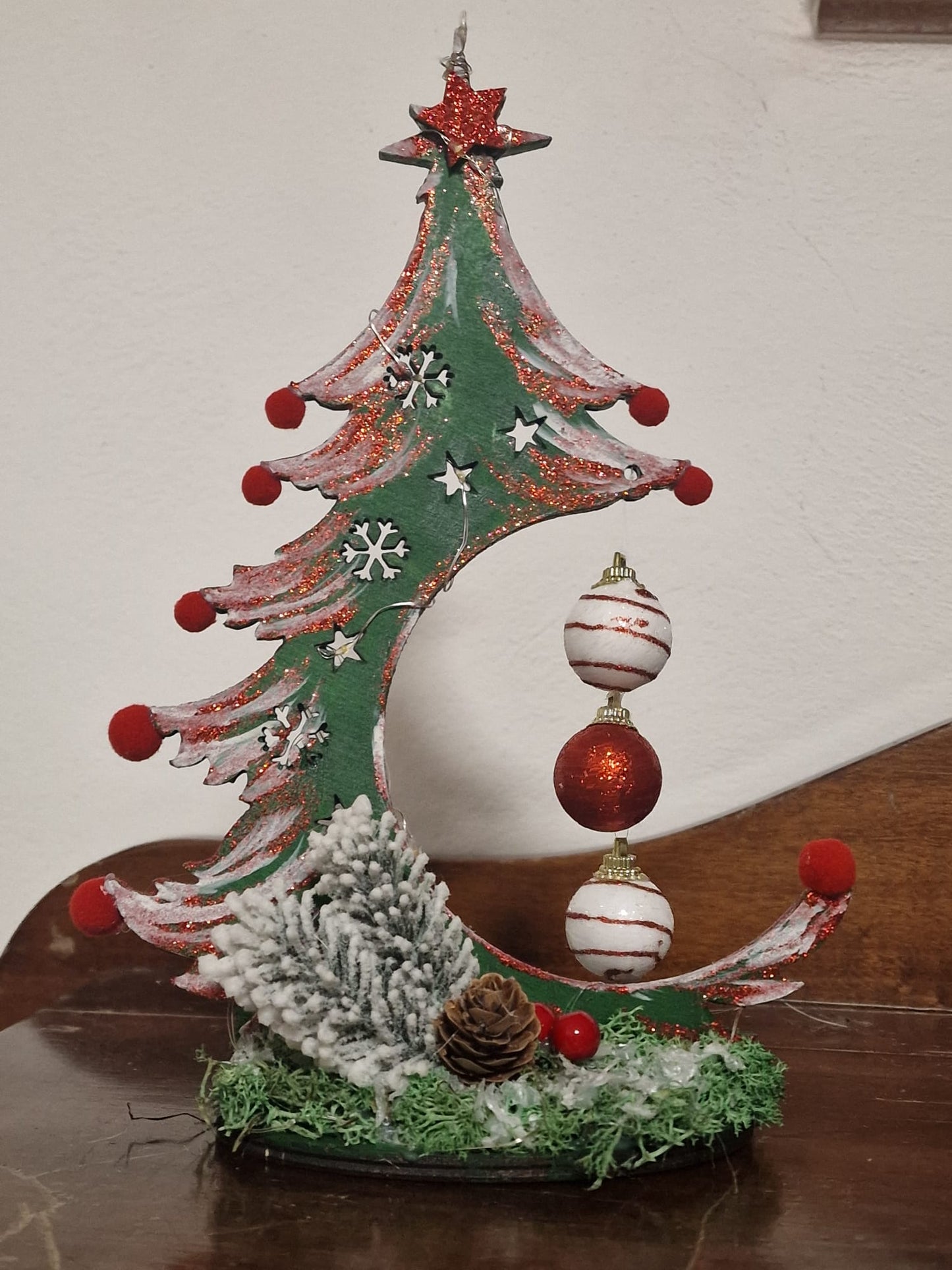 Albero con Palline Pendenti