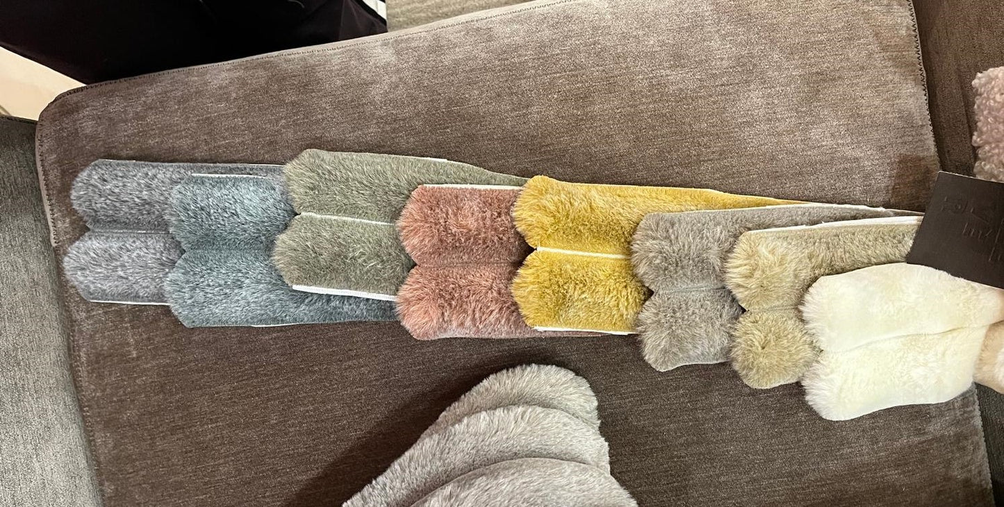 CUSCINO ARTIGIANALE con pieghe decorative 50 x 30 cm