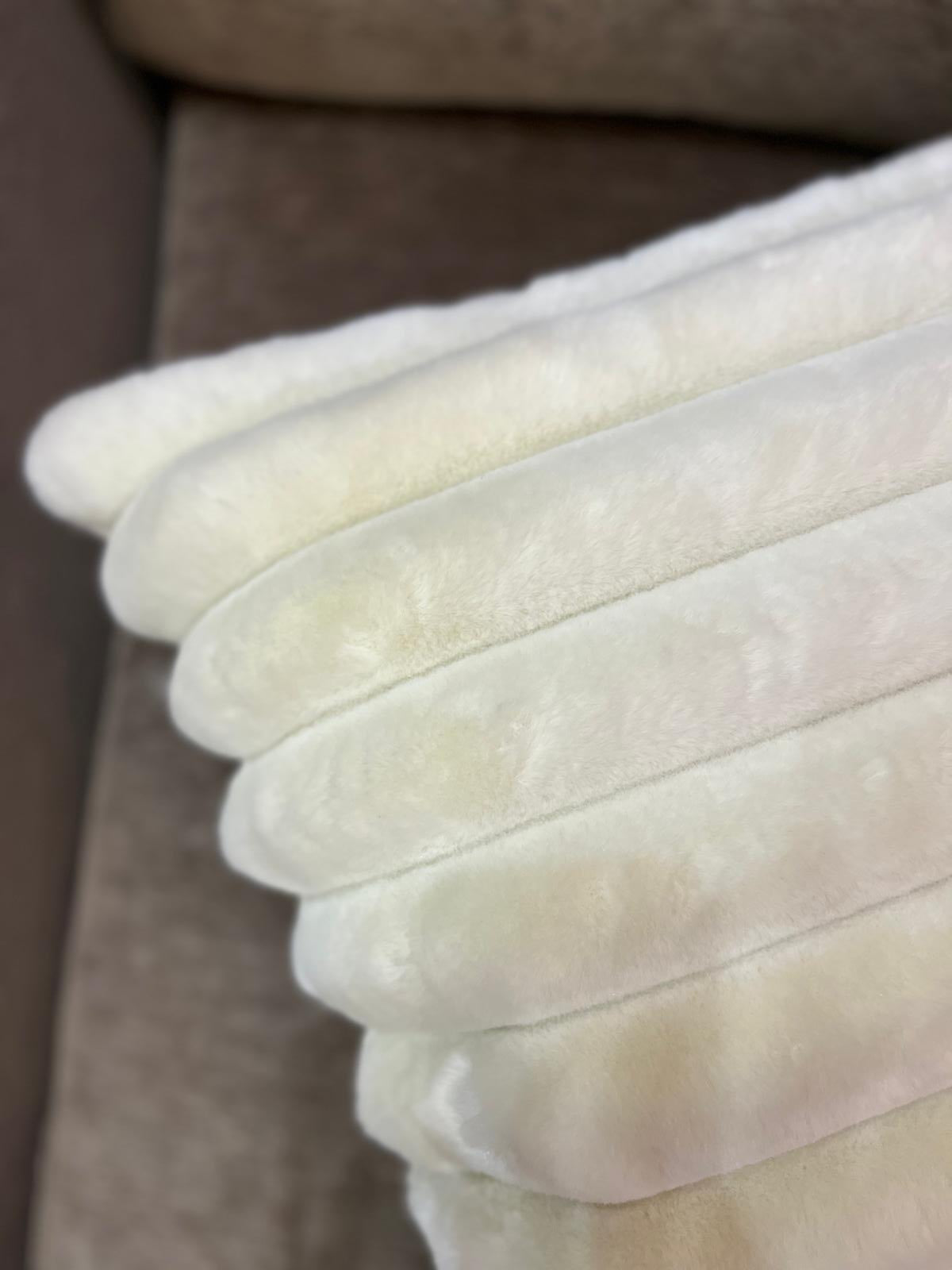 CUSCINO ARTIGIANALE con pieghe decorative 50 x 50 cm