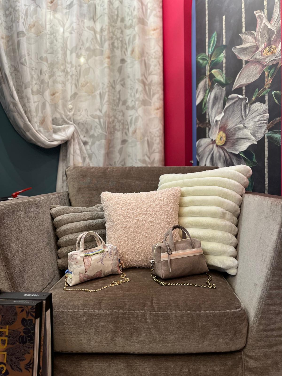 CUSCINO ARTIGIANALE tessuto effetto teddy 40 x 40 cm